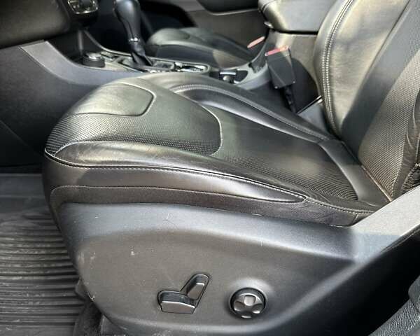Червоний Джип Cherokee, об'ємом двигуна 2 л та пробігом 87 тис. км за 18300 $, фото 27 на Automoto.ua