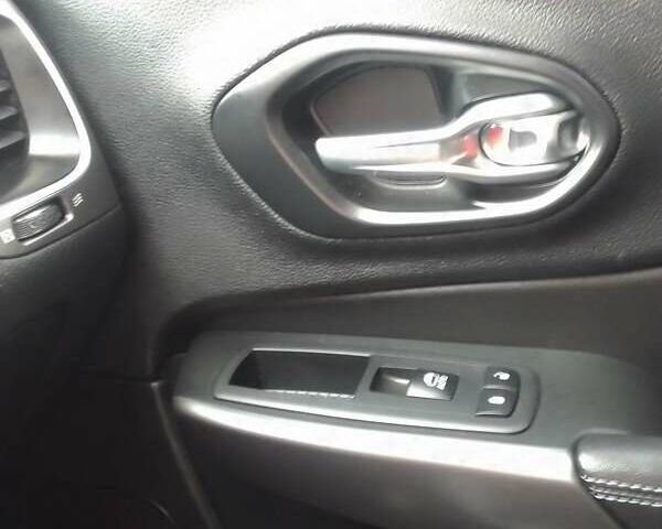 Червоний Джип Cherokee, об'ємом двигуна 2.4 л та пробігом 163 тис. км за 14500 $, фото 23 на Automoto.ua