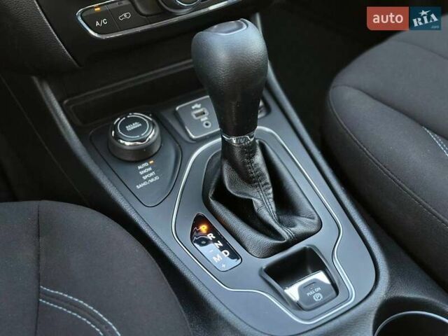 Красный Джип Чероки, объемом двигателя 2.36 л и пробегом 44 тыс. км за 18500 $, фото 24 на Automoto.ua