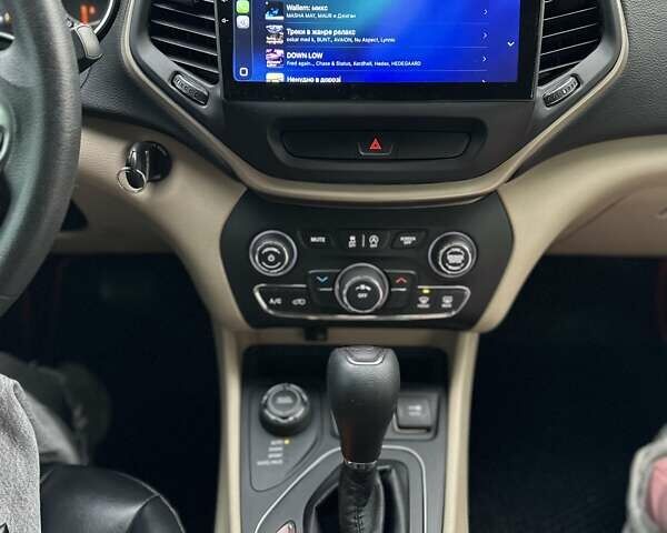 Червоний Джип Cherokee, об'ємом двигуна 2.36 л та пробігом 199 тис. км за 15300 $, фото 10 на Automoto.ua