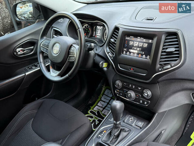 Красный Джип Чероки, объемом двигателя 3.24 л и пробегом 88 тыс. км за 15800 $, фото 25 на Automoto.ua