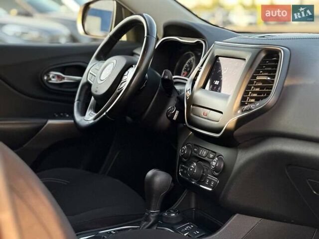 Красный Джип Чероки, объемом двигателя 2.36 л и пробегом 44 тыс. км за 18500 $, фото 12 на Automoto.ua