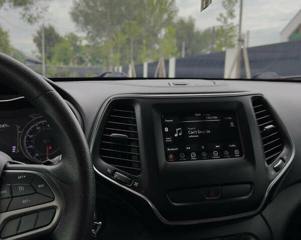 Червоний Джип Cherokee, об'ємом двигуна 2.36 л та пробігом 98 тис. км за 16700 $, фото 10 на Automoto.ua
