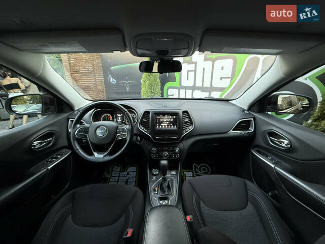 Красный Джип Чероки, объемом двигателя 3.24 л и пробегом 88 тыс. км за 15800 $, фото 30 на Automoto.ua