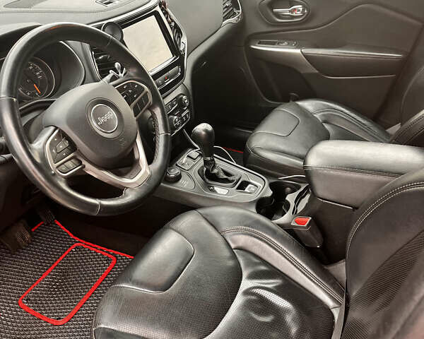 Красный Джип Чероки, объемом двигателя 2 л и пробегом 109 тыс. км за 19500 $, фото 12 на Automoto.ua