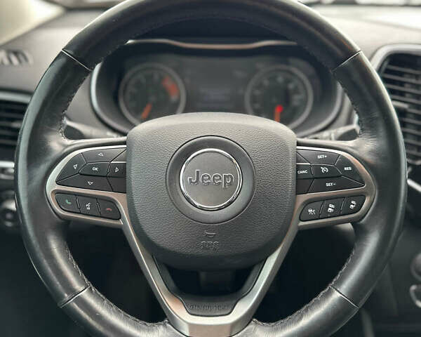 Джип Чероки 2018 в Буче на Automoto.ua Красный Джип Чероки, объемом двигателя 2 л и пробегом 87 тыс. км за 17999 $, фото 21 на Automoto.ua