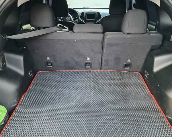 Красный Джип Чероки, объемом двигателя 2.36 л и пробегом 157 тыс. км за 15300 $, фото 4 на Automoto.ua