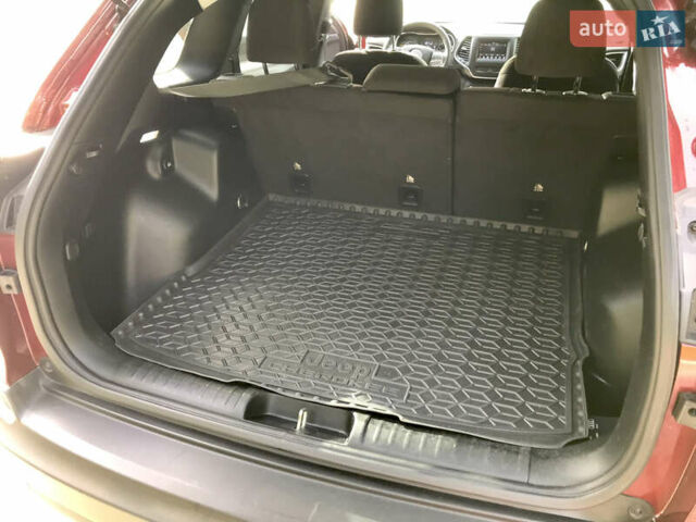 Красный Джип Чероки, объемом двигателя 2.36 л и пробегом 210 тыс. км за 14500 $, фото 24 на Automoto.ua