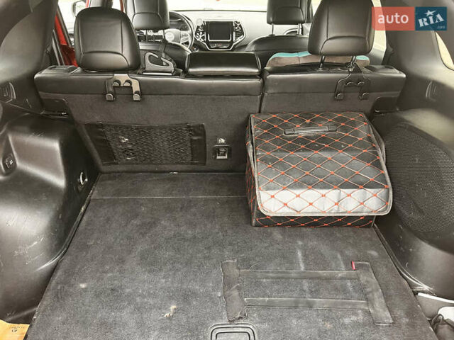 Красный Джип Чероки, объемом двигателя 2 л и пробегом 109 тыс. км за 19500 $, фото 17 на Automoto.ua