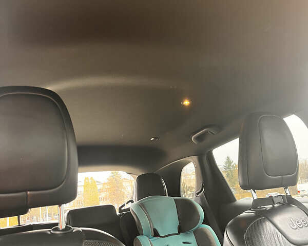 Красный Джип Чероки, объемом двигателя 2 л и пробегом 109 тыс. км за 19500 $, фото 21 на Automoto.ua