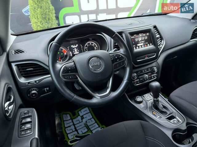 Красный Джип Чероки, объемом двигателя 3.24 л и пробегом 88 тыс. км за 15800 $, фото 27 на Automoto.ua