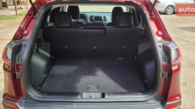 Червоний Джип Cherokee, об'ємом двигуна 2.36 л та пробігом 107 тис. км за 14800 $, фото 5 на Automoto.ua