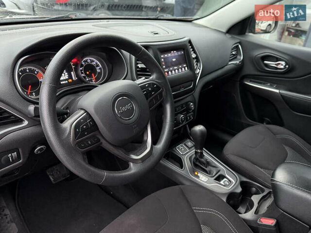 Червоний Джип Cherokee, об'ємом двигуна 2.36 л та пробігом 120 тис. км за 15700 $, фото 8 на Automoto.ua