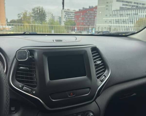 Джип Чероки 2018 в Львове на Automoto.ua Красный Джип Чероки, объемом двигателя 2.36 л и пробегом 165 тыс. км за 16000 $, фото 22 на Automoto.ua