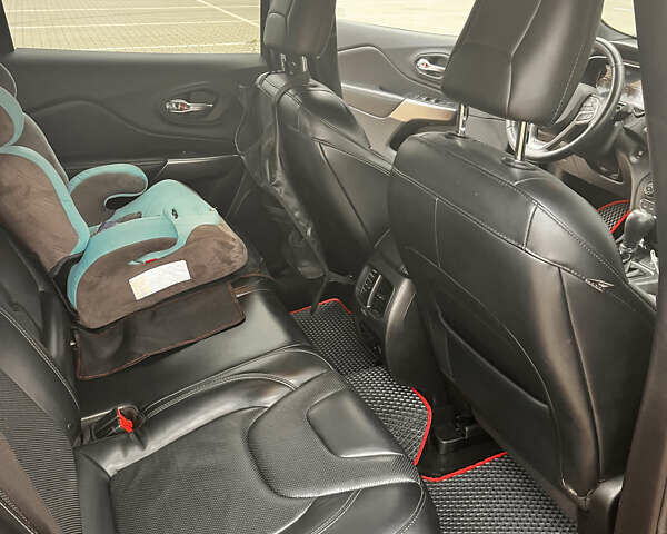 Красный Джип Чероки, объемом двигателя 2 л и пробегом 109 тыс. км за 19500 $, фото 19 на Automoto.ua