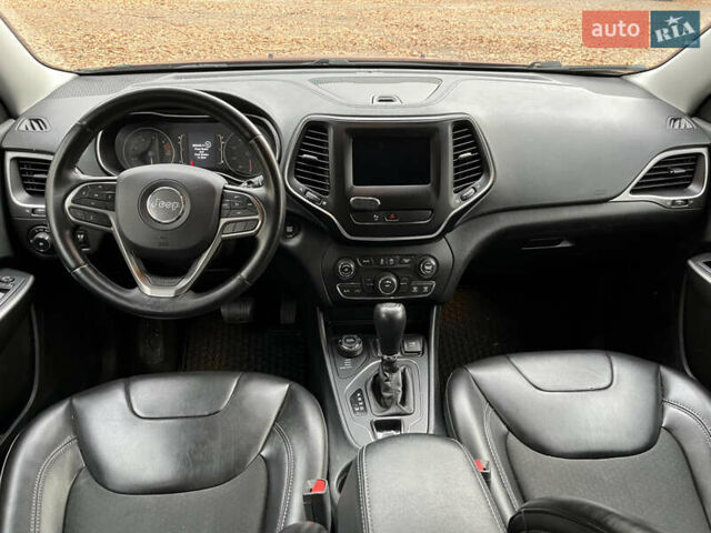 Червоний Джип Cherokee, об'ємом двигуна 2.36 л та пробігом 140 тис. км за 17500 $, фото 4 на Automoto.ua