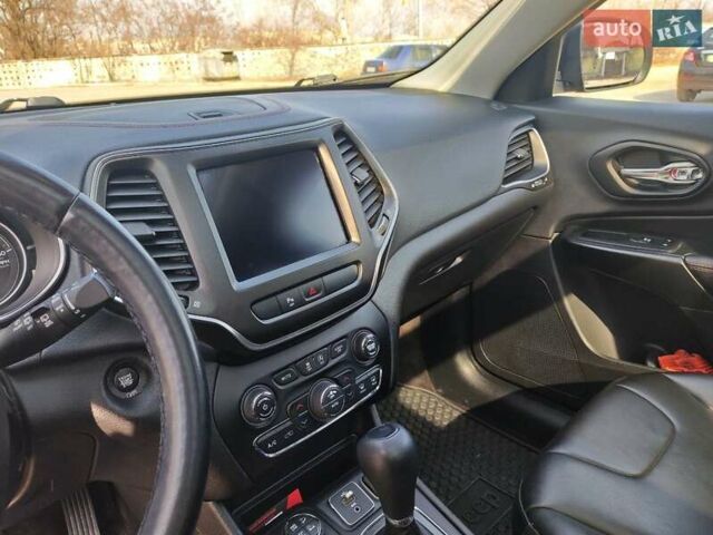 Красный Джип Чероки, объемом двигателя 2 л и пробегом 88 тыс. км за 18500 $, фото 17 на Automoto.ua