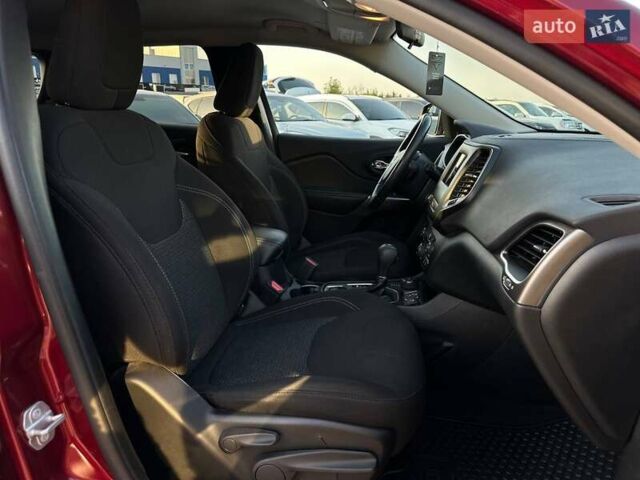 Красный Джип Чероки, объемом двигателя 2.36 л и пробегом 44 тыс. км за 18500 $, фото 13 на Automoto.ua