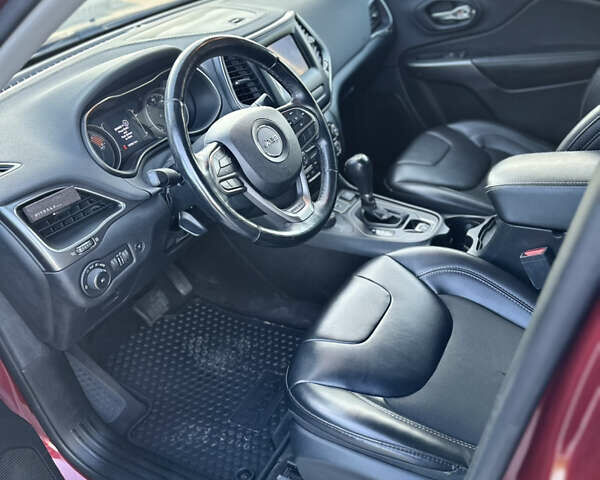 Червоний Джип Cherokee, об'ємом двигуна 3.24 л та пробігом 164 тис. км за 19000 $, фото 6 на Automoto.ua