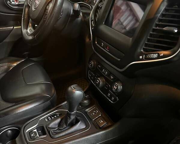 Красный Джип Чероки, объемом двигателя 3.24 л и пробегом 91 тыс. км за 18500 $, фото 15 на Automoto.ua