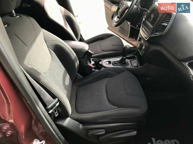 Красный Джип Чероки, объемом двигателя 2.36 л и пробегом 210 тыс. км за 14500 $, фото 27 на Automoto.ua