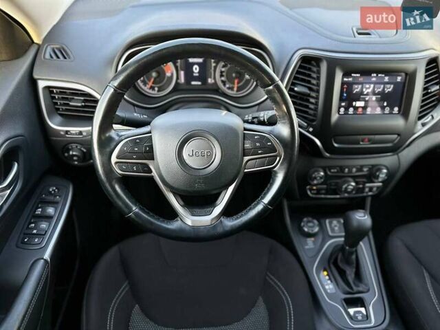 Красный Джип Чероки, объемом двигателя 2.36 л и пробегом 44 тыс. км за 18500 $, фото 20 на Automoto.ua