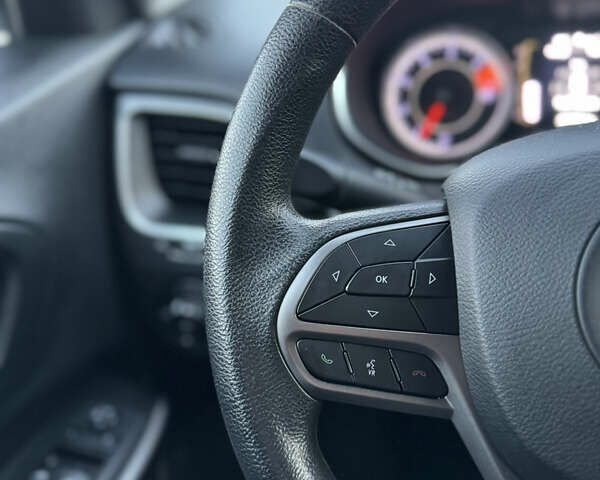 Червоний Джип Cherokee, об'ємом двигуна 2.36 л та пробігом 203 тис. км за 14500 $, фото 27 на Automoto.ua