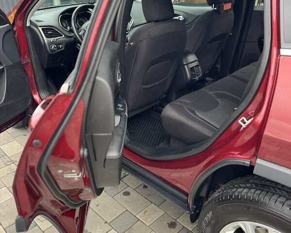 Червоний Джип Cherokee, об'ємом двигуна 2.4 л та пробігом 83 тис. км за 16000 $, фото 4 на Automoto.ua