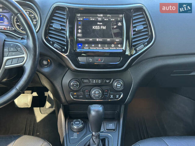 Красный Джип Чероки, объемом двигателя 2 л и пробегом 58 тыс. км за 17800 $, фото 19 на Automoto.ua