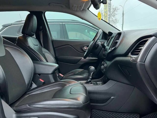 Красный Джип Чероки, объемом двигателя 2.4 л и пробегом 155 тыс. км за 17300 $, фото 21 на Automoto.ua