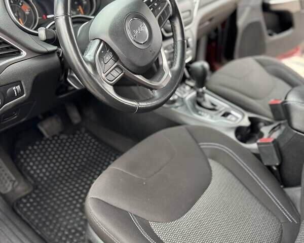 Червоний Джип Cherokee, об'ємом двигуна 2.4 л та пробігом 83 тис. км за 16000 $, фото 3 на Automoto.ua