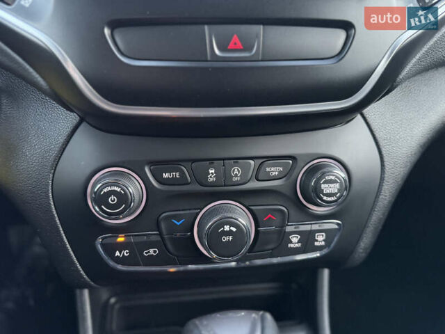 Червоний Джип Cherokee, об'ємом двигуна 2.36 л та пробігом 203 тис. км за 14500 $, фото 23 на Automoto.ua