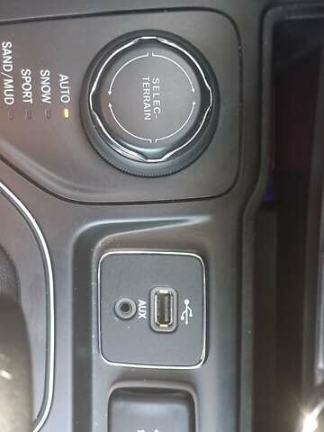 Красный Джип Чероки, объемом двигателя 3.2 л и пробегом 153 тыс. км за 16600 $, фото 31 на Automoto.ua