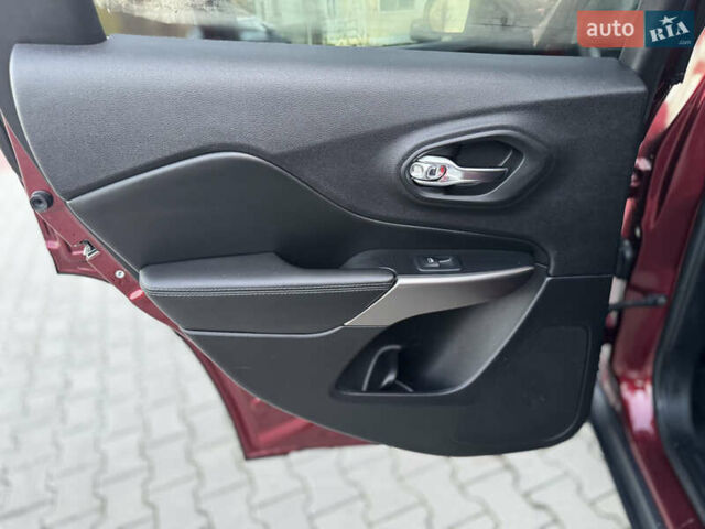 Червоний Джип Cherokee, об'ємом двигуна 2.36 л та пробігом 203 тис. км за 14500 $, фото 46 на Automoto.ua