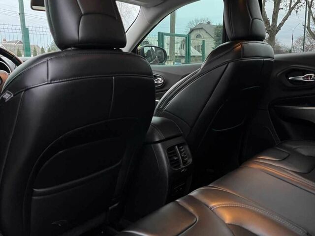 Красный Джип Чероки, объемом двигателя 2.4 л и пробегом 155 тыс. км за 17300 $, фото 18 на Automoto.ua