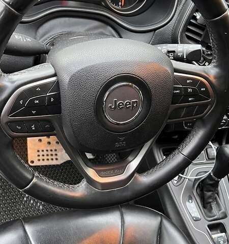 Красный Джип Чероки, объемом двигателя 2.36 л и пробегом 155 тыс. км за 17500 $, фото 12 на Automoto.ua