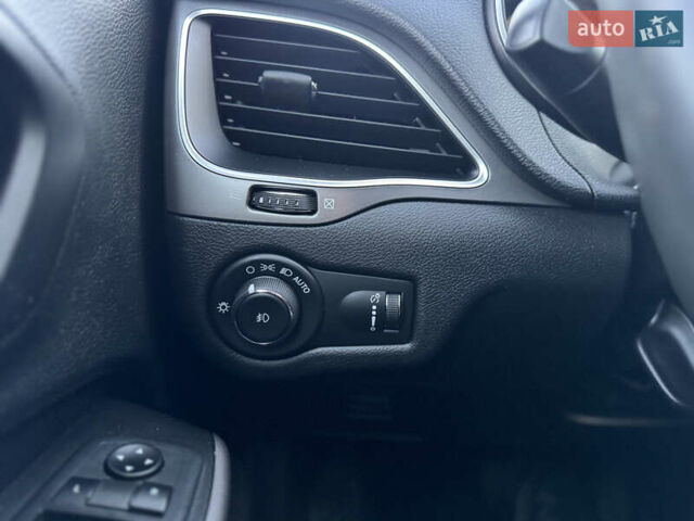 Червоний Джип Cherokee, об'ємом двигуна 2.36 л та пробігом 203 тис. км за 14500 $, фото 28 на Automoto.ua