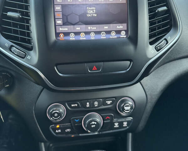 Червоний Джип Cherokee, об'ємом двигуна 2.36 л та пробігом 203 тис. км за 14500 $, фото 21 на Automoto.ua