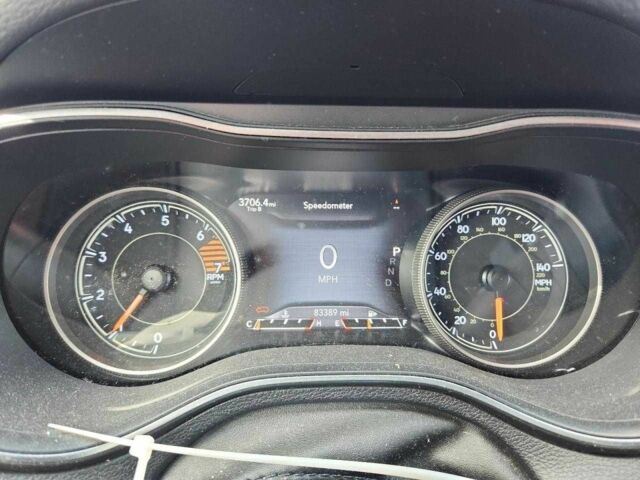 Червоний Джип Cherokee, об'ємом двигуна 2.4 л та пробігом 83 тис. км за 2000 $, фото 8 на Automoto.ua