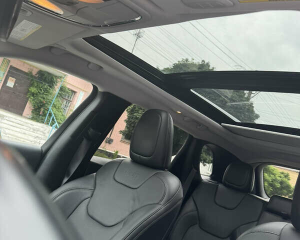 Червоний Джип Cherokee, об'ємом двигуна 3.24 л та пробігом 48 тис. км за 21000 $, фото 17 на Automoto.ua