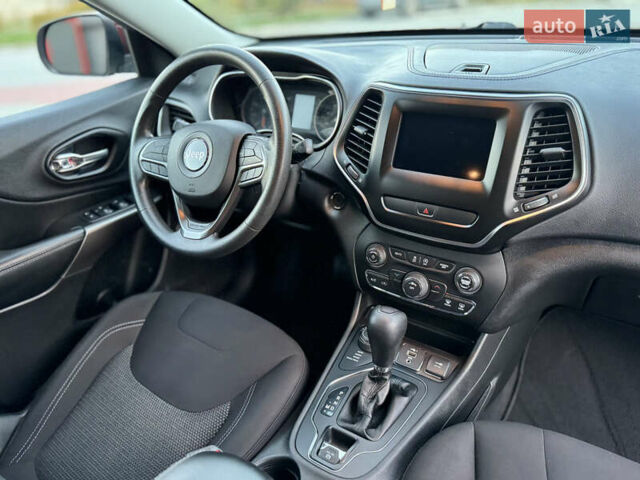 Червоний Джип Cherokee, об'ємом двигуна 2.36 л та пробігом 203 тис. км за 14500 $, фото 43 на Automoto.ua