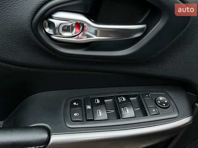 Красный Джип Чероки, объемом двигателя 2.36 л и пробегом 155 тыс. км за 17300 $, фото 23 на Automoto.ua