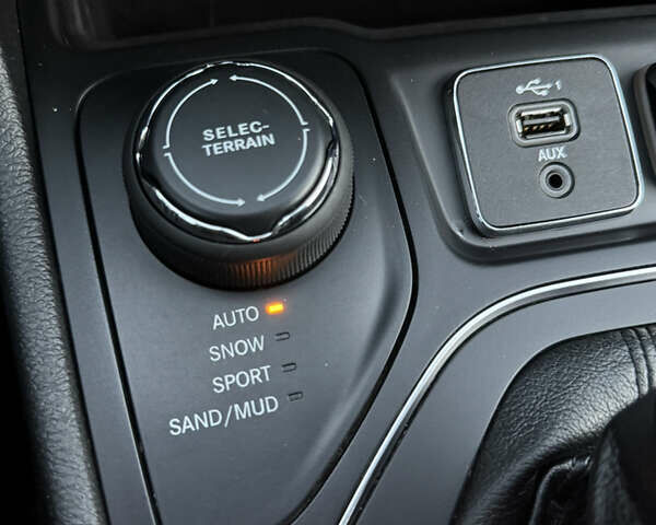 Червоний Джип Cherokee, об'ємом двигуна 2.36 л та пробігом 203 тис. км за 14500 $, фото 30 на Automoto.ua