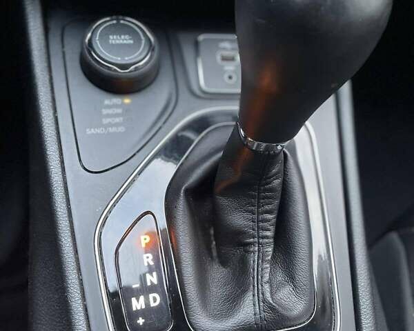 Красный Джип Чероки, объемом двигателя 3.24 л и пробегом 103 тыс. км за 18500 $, фото 19 на Automoto.ua