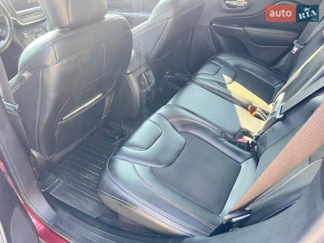 Красный Джип Чероки, объемом двигателя 3.24 л и пробегом 87 тыс. км за 19999 $, фото 4 на Automoto.ua