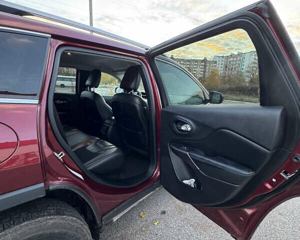 Джип Cherokee 2019 у Чернігові на Automoto.ua Червоний Джип Cherokee, об'ємом двигуна 3.24 л та пробігом 184 тис. км за 16700 $, фото 11 на Automoto.ua