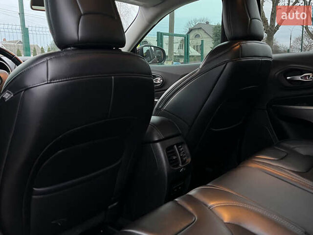 Красный Джип Чероки, объемом двигателя 2.36 л и пробегом 155 тыс. км за 17300 $, фото 18 на Automoto.ua