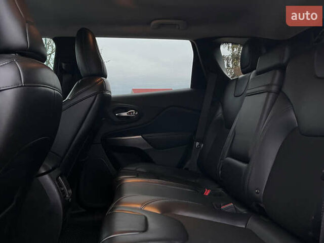 Красный Джип Чероки, объемом двигателя 2.36 л и пробегом 155 тыс. км за 17300 $, фото 19 на Automoto.ua