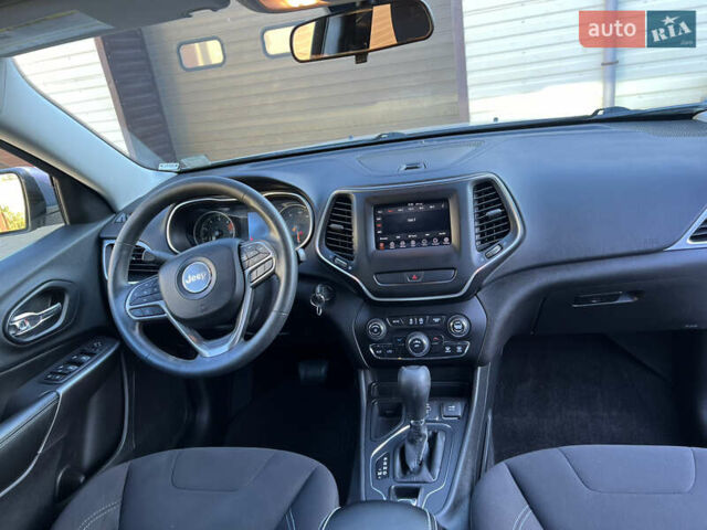 Красный Джип Чероки, объемом двигателя 2.4 л и пробегом 273 тыс. км за 12200 $, фото 15 на Automoto.ua