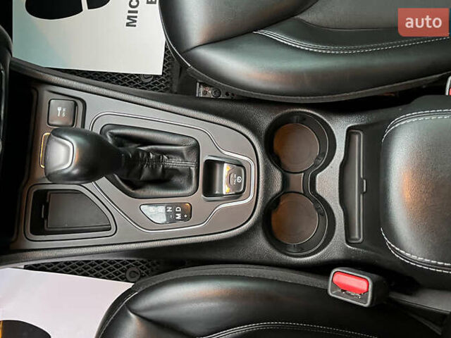 Красный Джип Чероки, объемом двигателя 2.36 л и пробегом 155 тыс. км за 17300 $, фото 15 на Automoto.ua